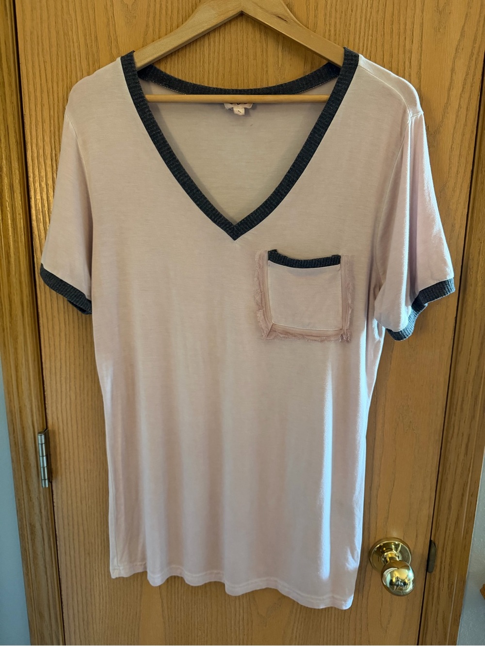 POL Dusty Rose Grey Boho Raw Hem Front Pocket Short Sleeve Shirt Women’s Size L